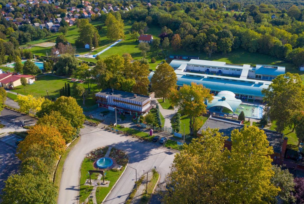 Апартаменты Harmonia Vendeghaz 100 Meterre Az Igali Gyogyfuerdotol Экстерьер фото