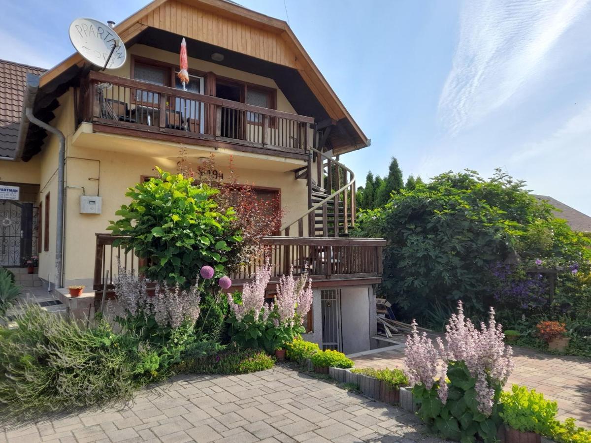 Апартаменты Harmonia Vendeghaz 100 Meterre Az Igali Gyogyfuerdotol Экстерьер фото