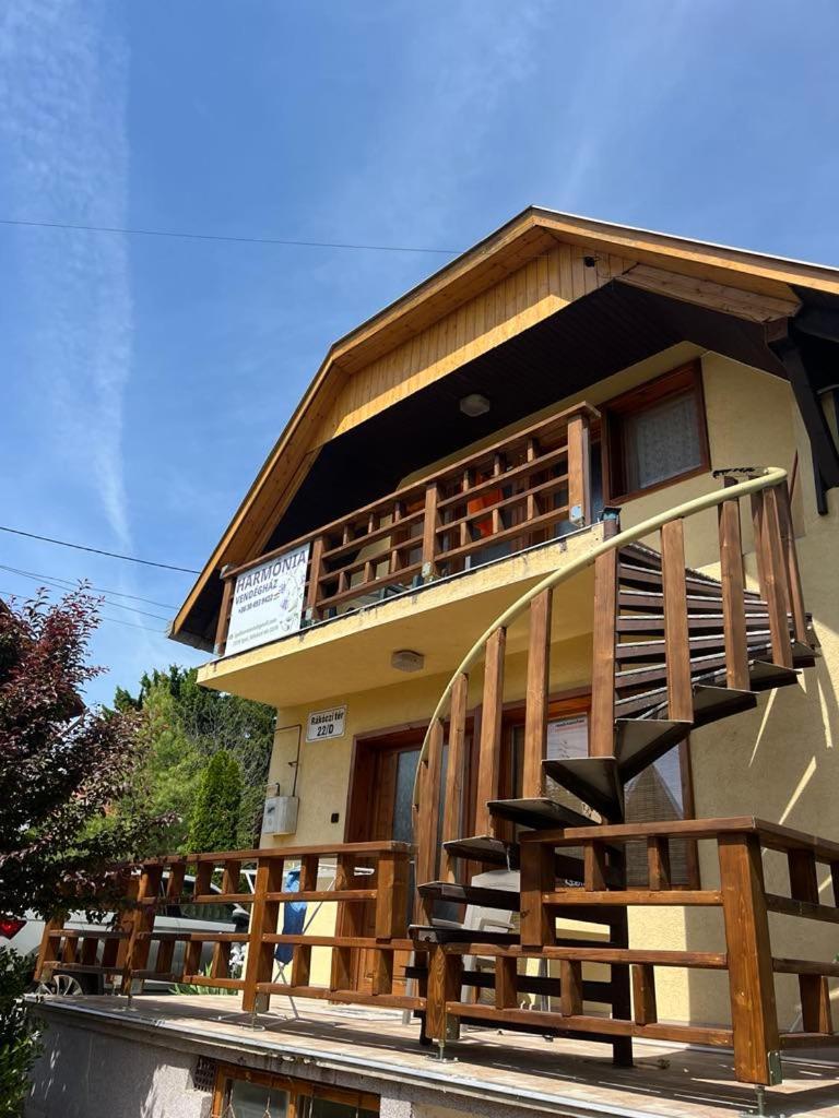 Апартаменты Harmonia Vendeghaz 100 Meterre Az Igali Gyogyfuerdotol Экстерьер фото